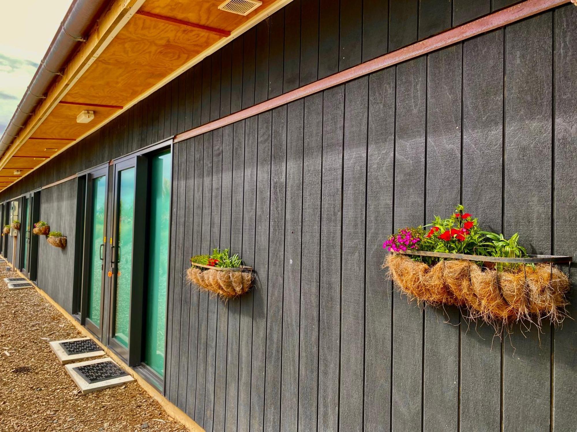 “The Cliffs” Humpridge View Motels Tuatapere Eksteriør bilde